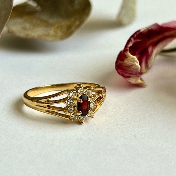 Vintage imitation Ruby and Diamond Ring - Picture 5 of 6